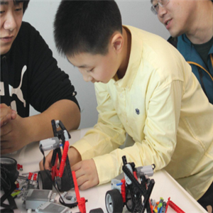 呦呦優(yōu)卡機(jī)器人教育