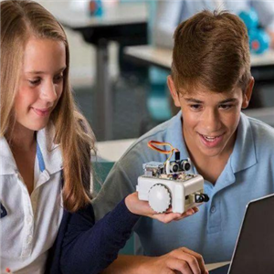 呦呦優卡機器人教育