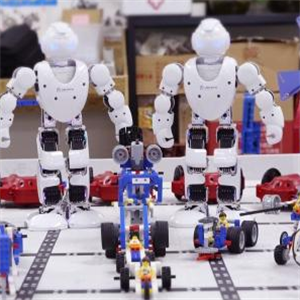 呦呦優卡機器人教育